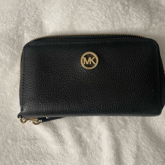 MICHAEL KORS wallet. - Picture 2 of 4